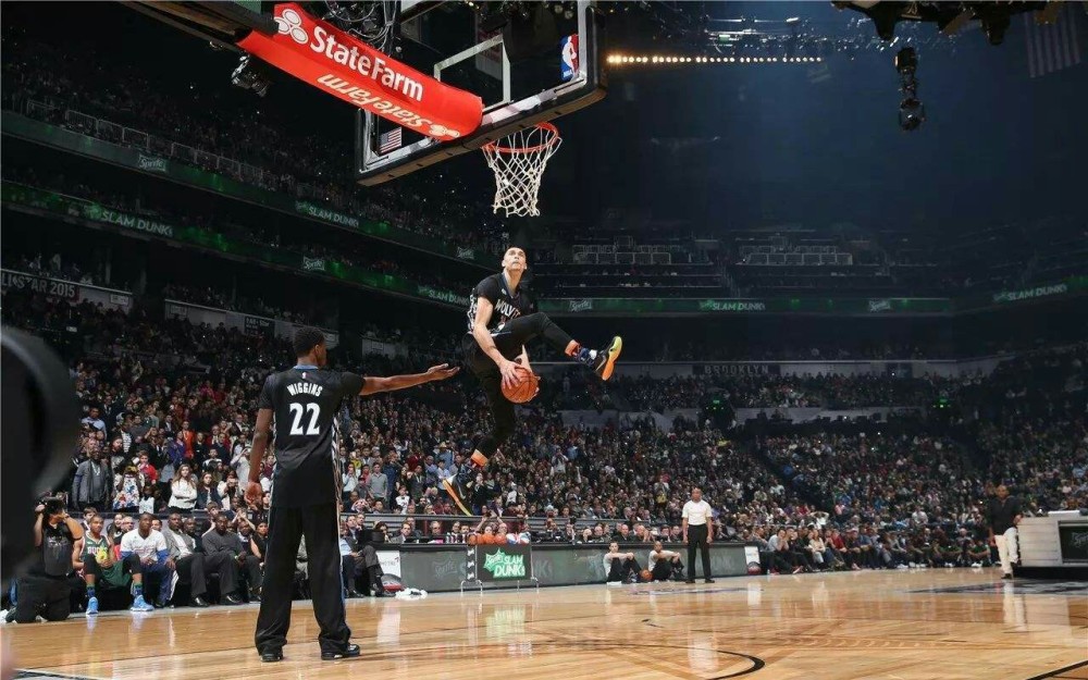  拉文扣篮大赛冠军公牛战胜雄鹿