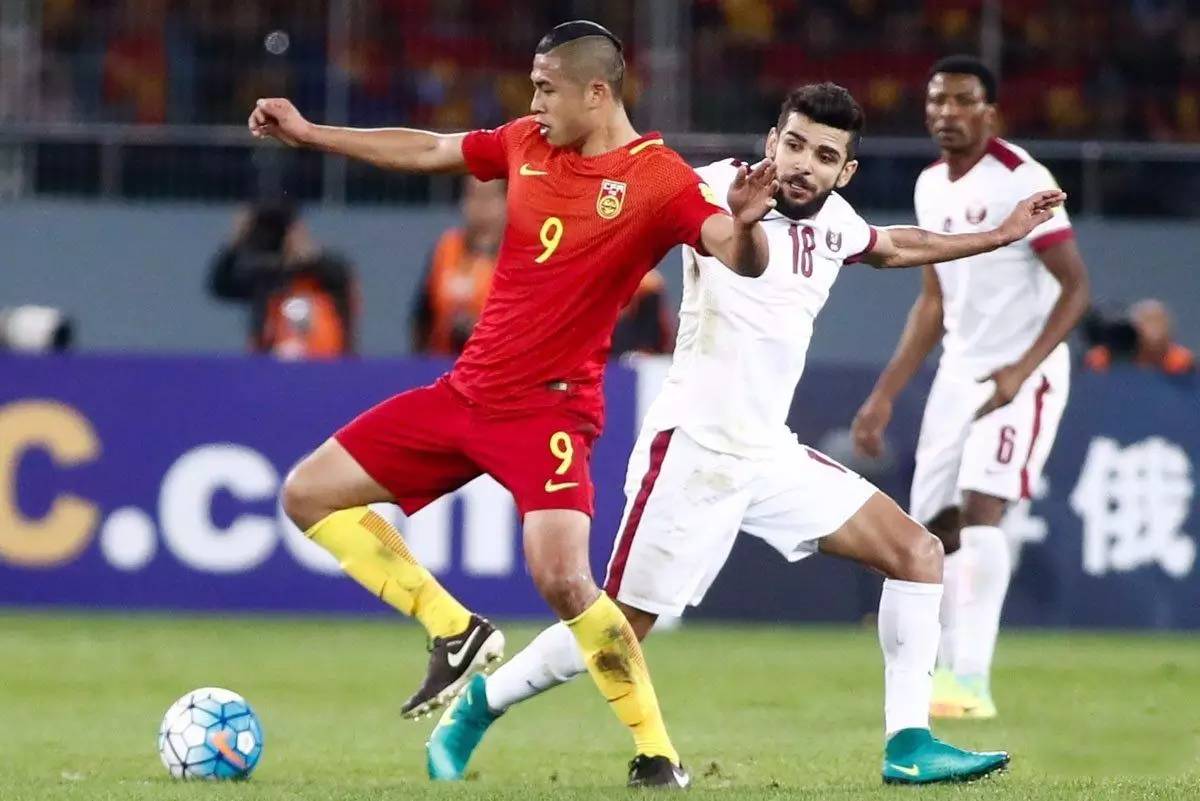  甘冈中场拦截能力突出有效遏制对手进攻