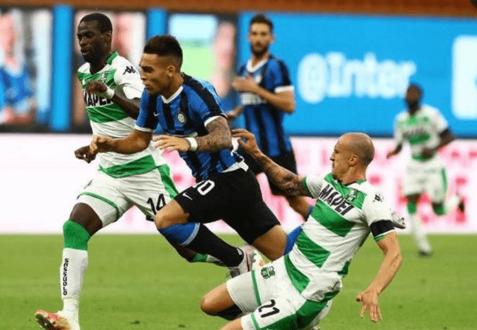  AC米兰防线集体梦游，红黑军团主场惨遭逼平