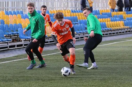  布雷斯特防守反击犀利逼平强敌